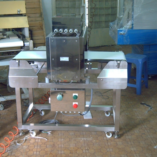 Băng tải máy dò kim loại